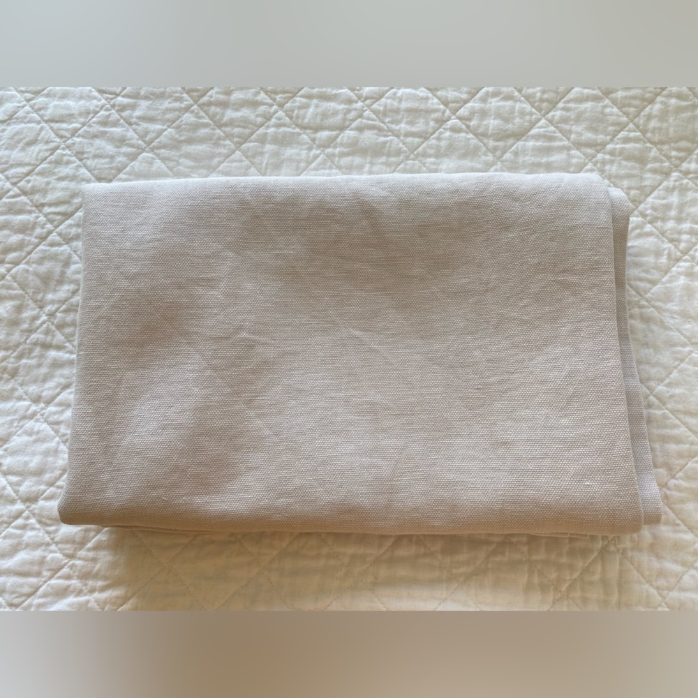 Matteo Linen Tablecloth - Picture 3 of 5
